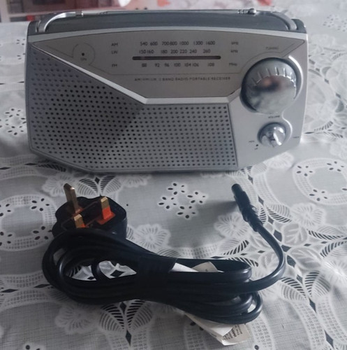 Radio woolworths portable - radio,