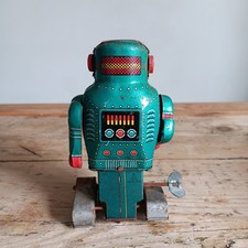 Vintage Tinplate Wind Up Spark Robot  fair condition 