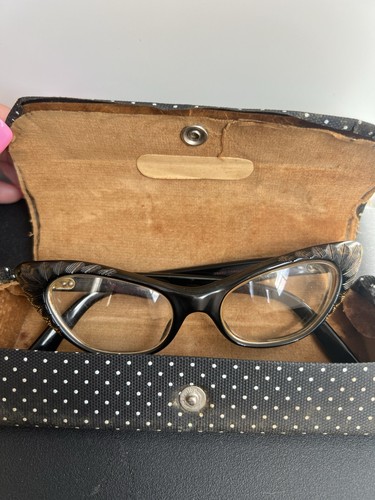 Vintage 1950s cat eye glasses - eye,