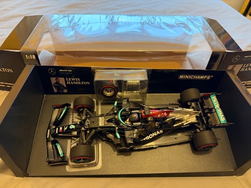 Mercedes w12 lewis - 1/18,