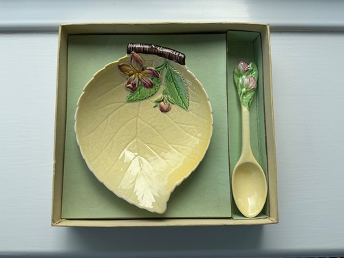 Carlton ware yellow - , leaf