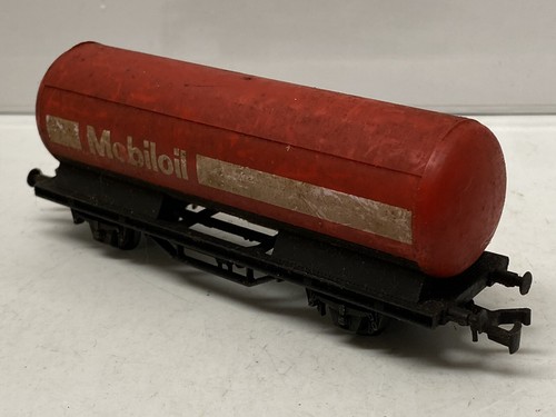 Lima mobil oil red tanker - oil,