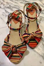 Pre-owned cloth sandals size 4