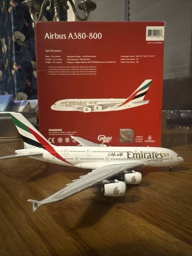 Emirates a380 800 - emirates, scale