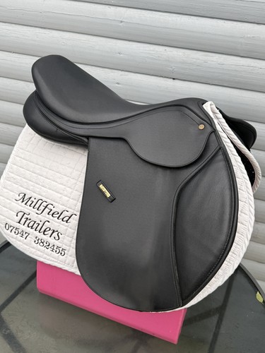 Black wintec jump with - jump,