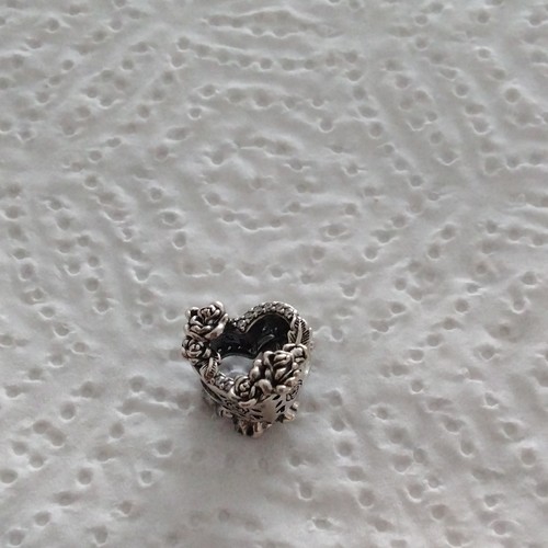 Pandora open heart and roses - open,