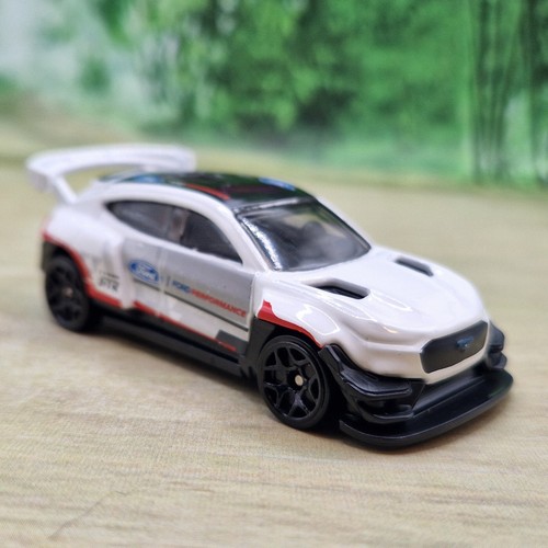 Hot wheels ford mustang - wheels, mach-e