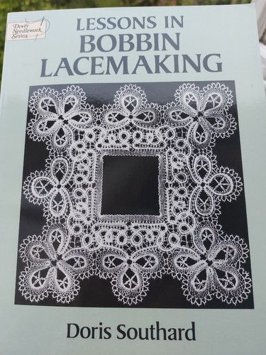 Lessons bobbin lacemaking - in,