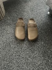 Woman’s Closed Toe Mule Sandals Size 7