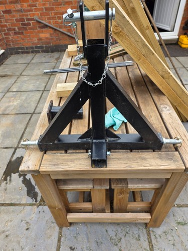 Point linkage tow bracket - 3,