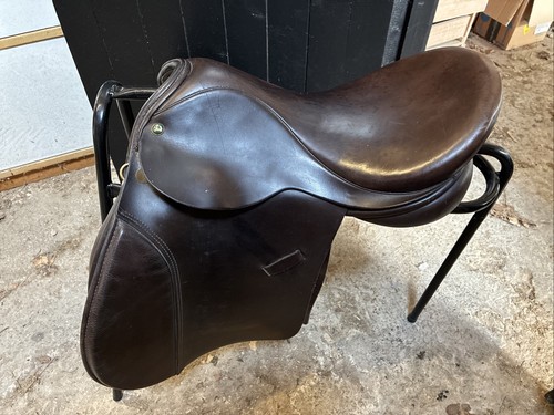 Ideal brown gp saddle - 17’,