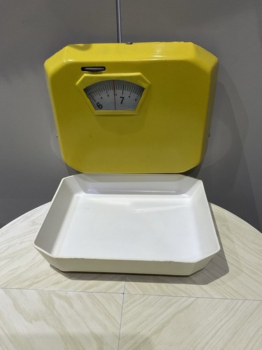 Mechanical kitchen scales - kitchen, wall