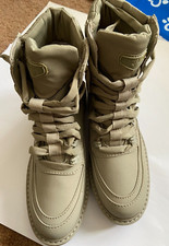 WOMENS TU WALKING BOOTS - KHAKI - SIZE 5