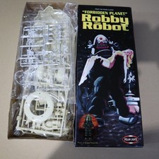 Polar Lights Robby the Robot