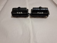 Thomas The Tank & Friends DEAGOSTINI 2 X TAR TANKER WAGON PLASTIC GULLANE .,.,,.