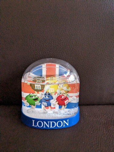 London snow globe - london,