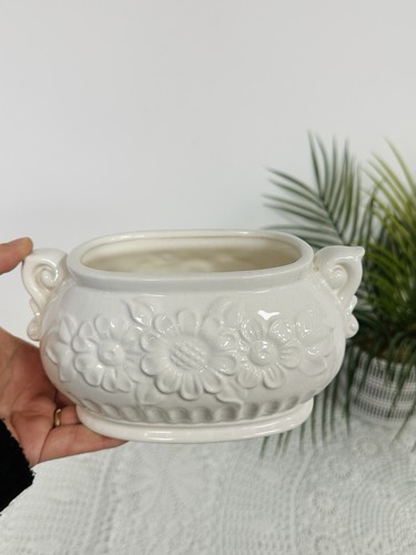 Vintage white ceramic gravy - ceramic,