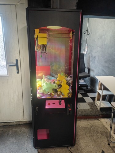 Coin operated claw - claw/crane, prize