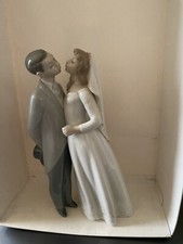 Gorgeous LLADRO 'A Kiss To Remember' #6620 Bride & Groom,