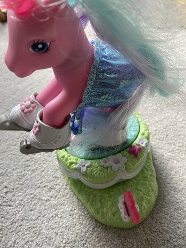Little pony ice skating - little,