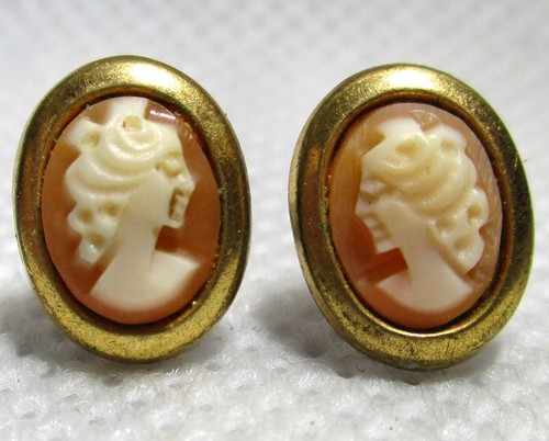 Gold metal oval shaped - metal, cameo