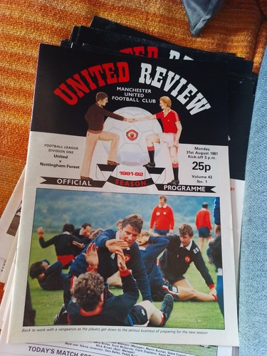 Manchester united programmes - united,