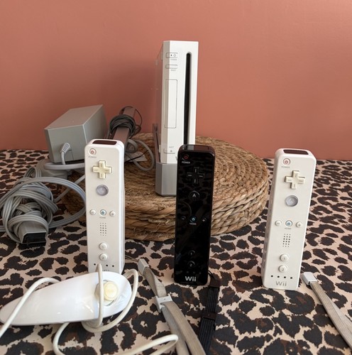 Nintendo wii console bundle - nintendo,