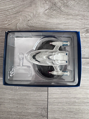 Eaglemoss star trek sovereign - star,