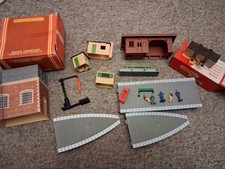 Hornby R500 Country Halt Waiting Room Platform Water Tower, Buffer Stop OO Gauge