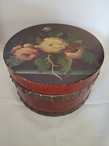 Lovely vintage wooden hat - lovely,