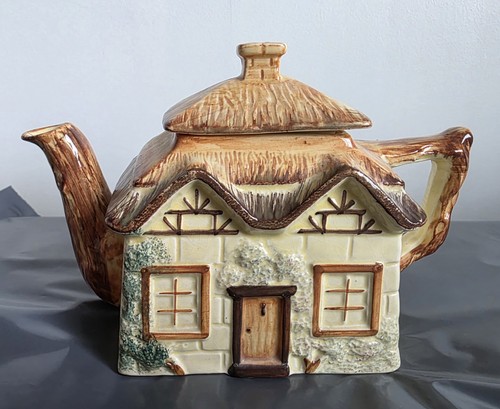 Vintage keele street pottery - keele,