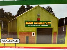 Hornby Skaledale R8546 Eddie Stobart Modern Warehouse Limited Edition Boxed