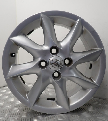 Toyota yaris silver alloy - yaris, 15''
