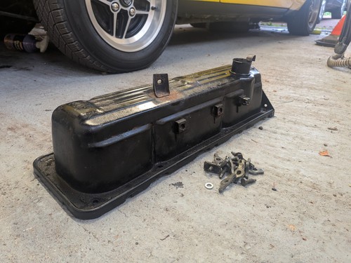 Cam rocker cover for 2 - cam, 2.0l