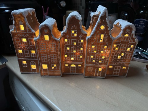 Light gingerbread houses - up,