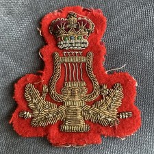 British Army Bandmaster Trade Embroidered Bullion Badge on Red (2560)