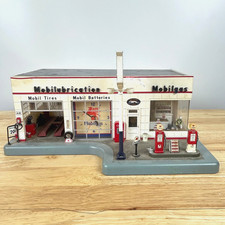 Danbury Mint  MobilGas Garage