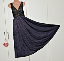 NIGHT -  Utterly feminine