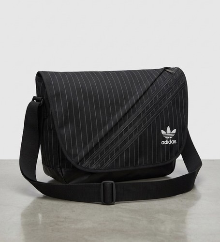 Authentic vintage 2009 adidas - vintage,