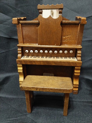 Vintage small wooden upright - vintage,