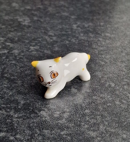 Wade minikin cat collectable - cat,