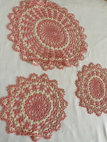 Vtg doily centrepiece - vtg, placemat