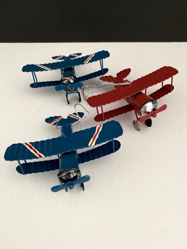 Metal airplanes hanging - metal,