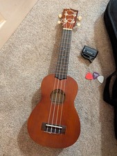 Makala Model Mk-S Soprano Ukelele With Case And Tuner