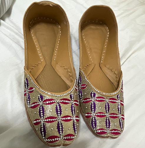 Women traditional - women’s,