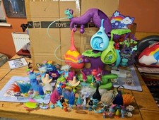 DREAMWORKS TROLLS POD'ULAR TROLL  TREE HOUSE PLAYSET WITH FIGURES