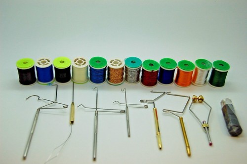 Fly tying tool and - tying,