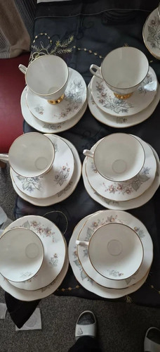 Beautiful vintage elizabethan - beautiful,