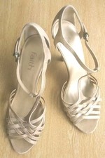 FAITH SIZE 6.5 LIGHT GOLD LEATHER SANDALS.      B60102925B2/31A