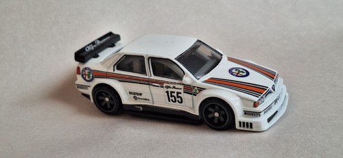 Hot wheels premium alfa romeo - hot,